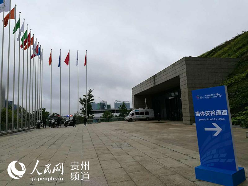 _ʼDeӛ W  z