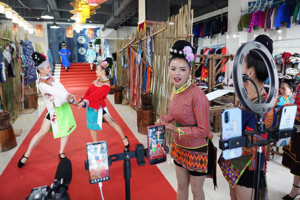 93FʡկhȪֵzĄؚ܇gȺMʢbֱչʾ