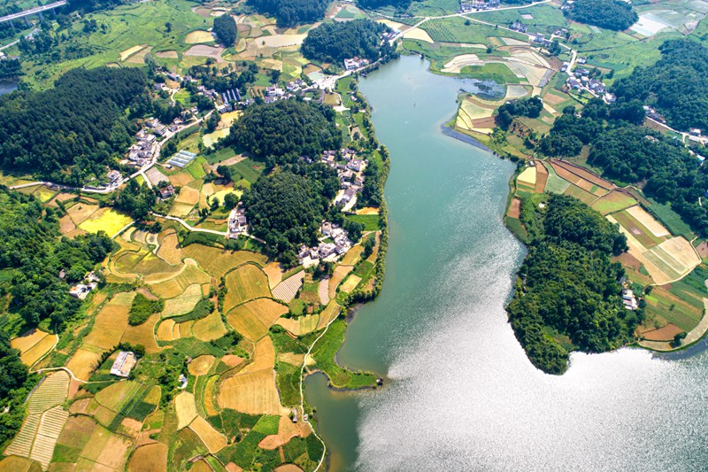 2022年6月21日拍攝的貴州省黔西市綠化白族彝族鄉大海子村（無人機照片）。