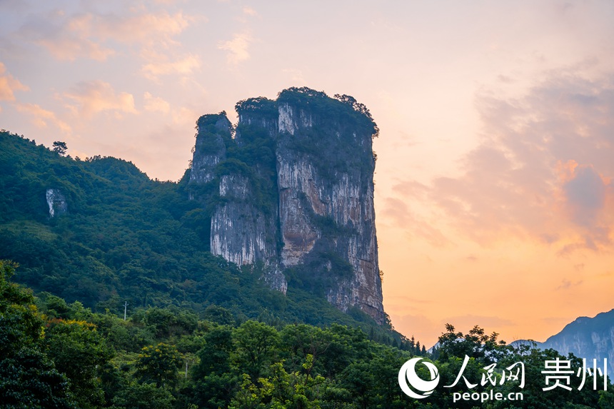 化屋村日出。人民網 涂敏攝
