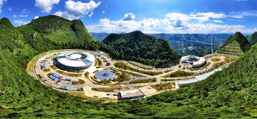 平塘至羅甸高速公路平塘大橋服務區（貴州首個橋旅融合觀光服務區）。貴州省交通運輸廳供圖