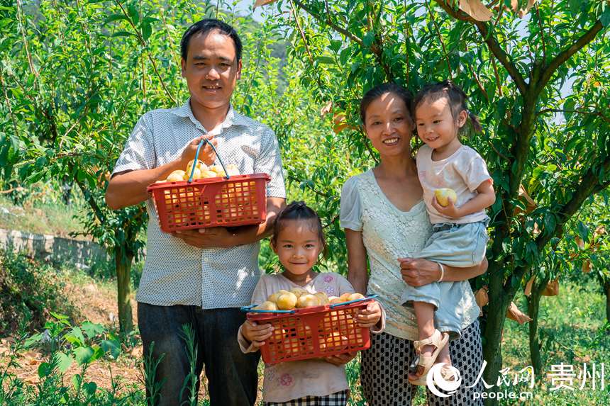 幸福的孫源才一家人。人民網 涂敏攝