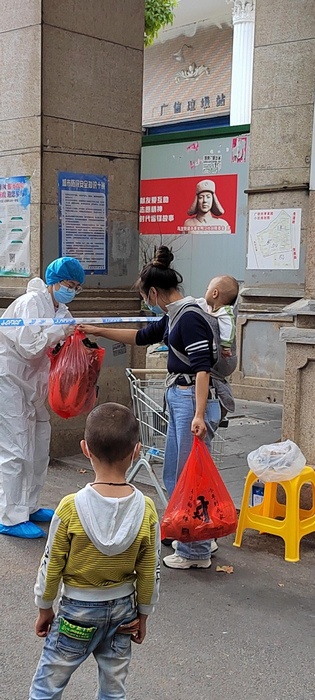 簡瑞在抗疫一線。