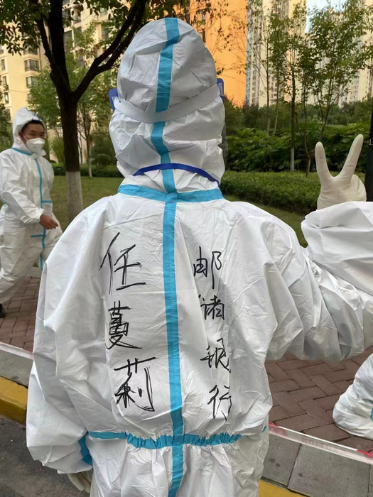 任蔓莉在抗疫一線。