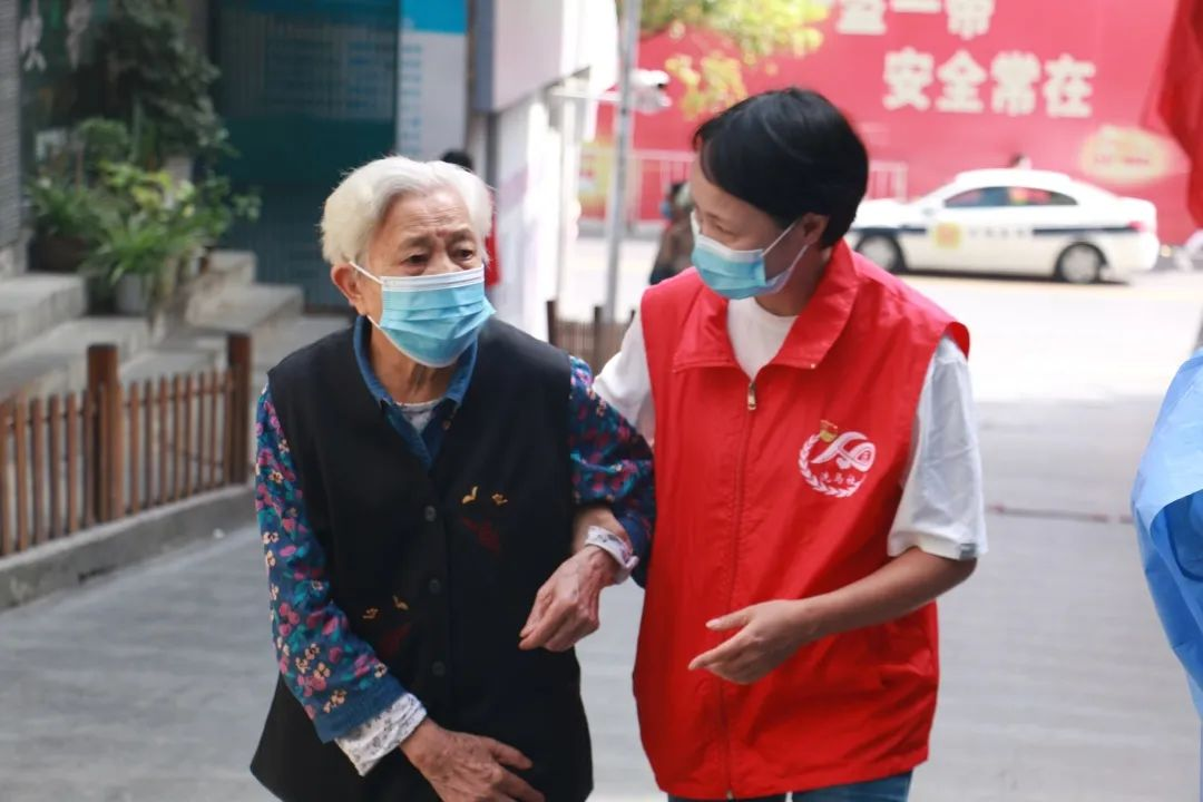 匯川區洗馬辦：“七規范”  助力核酸檢測有序有效。