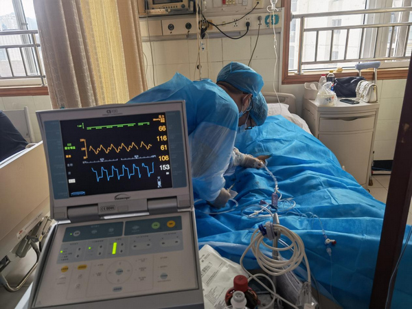 對患者進行急診冠脈造影及冠脈介入治療。