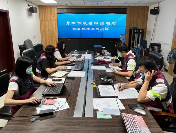 衛健“綠絲帶”及時解答居民就醫咨詢。