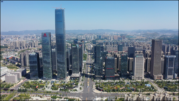 晨光中的觀山湖街景。