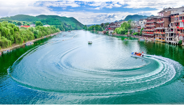 下司古鎮水上樂園。蘇志平攝