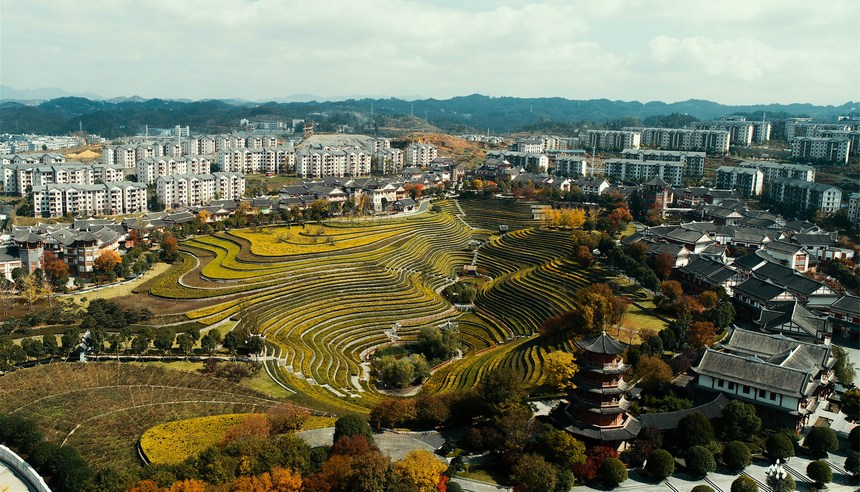 11月1日，大方縣奢香古鎮全景航拍。周訓貴攝