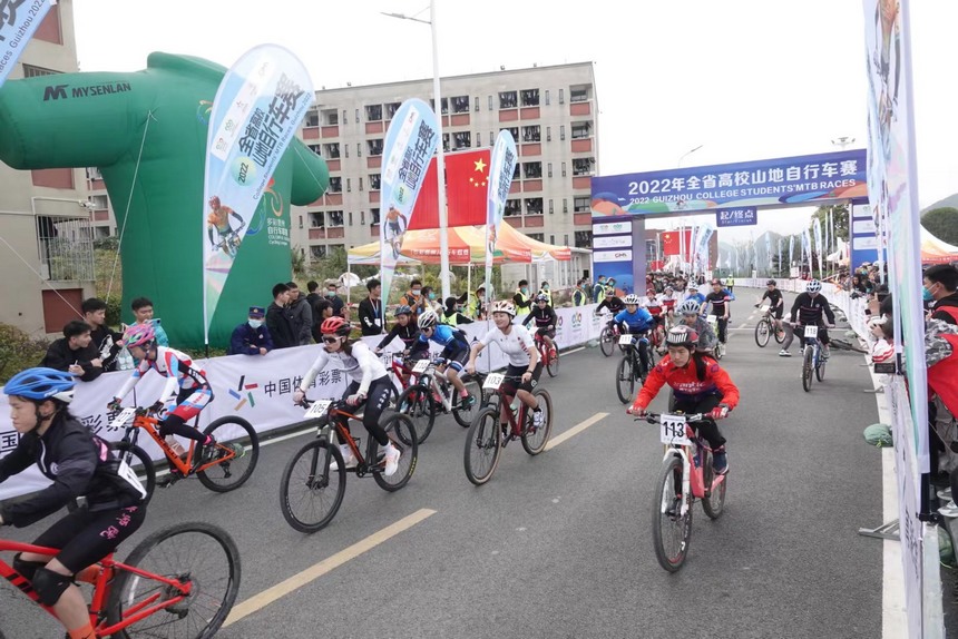 女子越野賽比賽現場。蒲學光攝