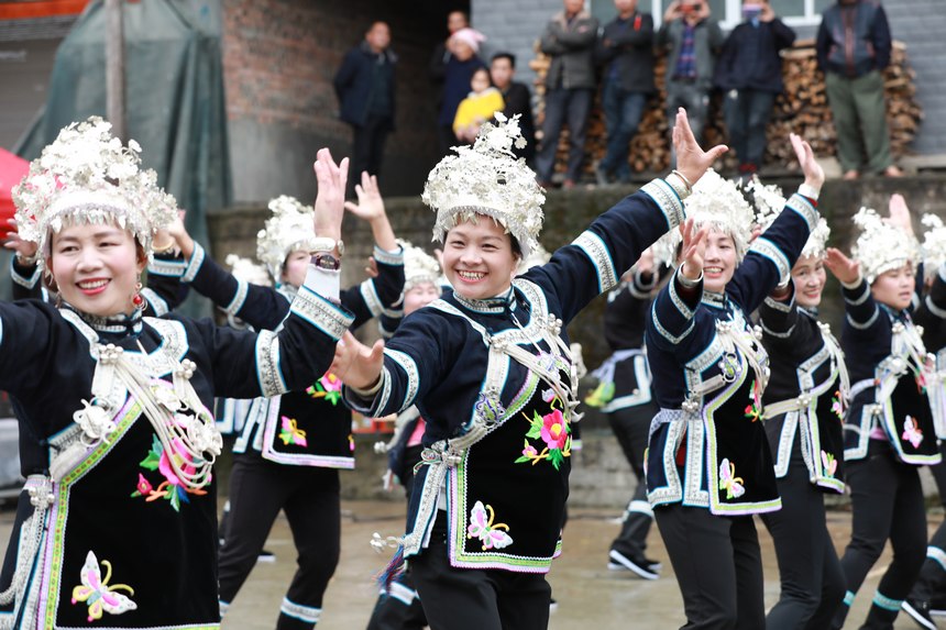 侗族群眾跳踩蟲舞歡度侗年。劉夢攝