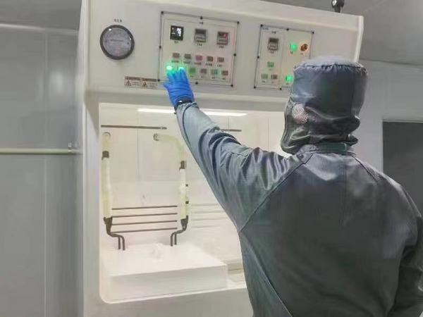 防浪涌芯片生產過程。紅花崗區投資促進局供圖