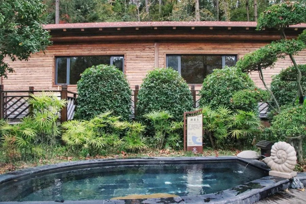 阡佛頂山溫泉小鎮-王曉-攝