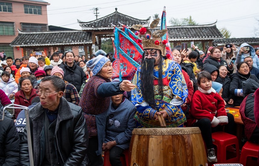 漢寨侗戲鼓樂師與觀眾。