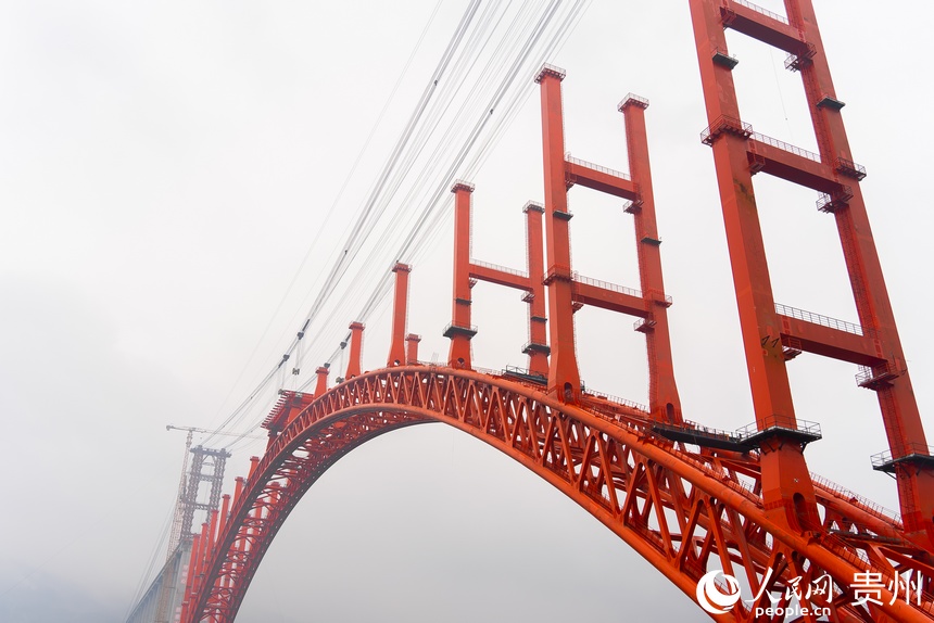 德余高速烏江特大橋施工現場。人民網記者 涂敏攝