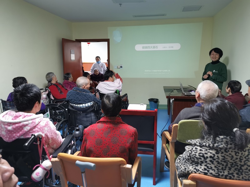 3.黔東（三穗）醫療健康養老服務中心為老人開展健康知識講座。貴州省衛生健康委員會供圖