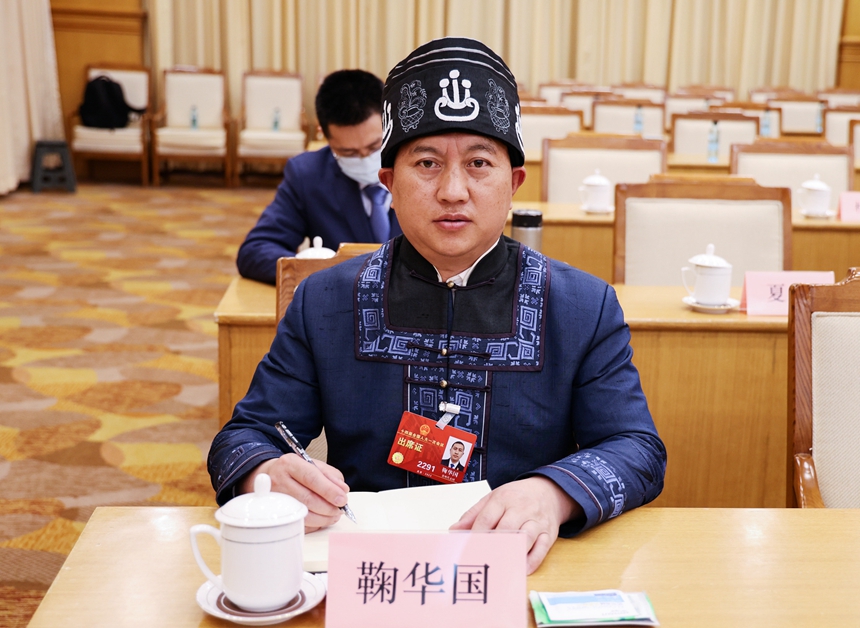 全國人大代表，貴州省石阡縣龍塘鎮困牛山村黨支部書記、村委會主任鞠華國。受訪者供圖