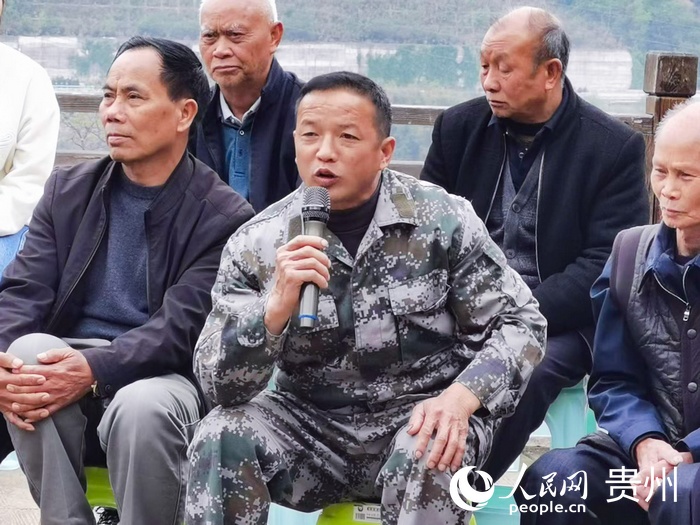 會議現場，群眾暢所欲言。人民網 王秀芳攝