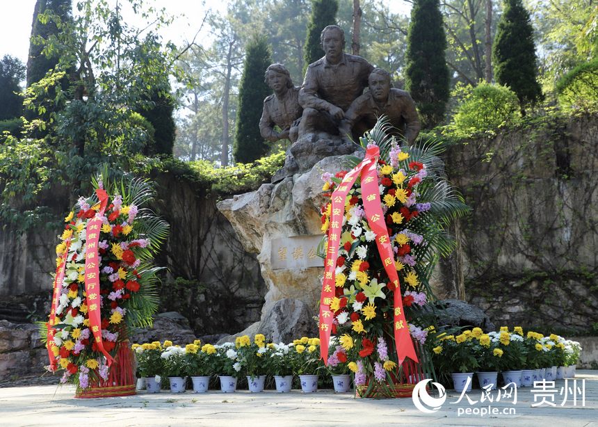 望謨縣抗洪搶險三烈士雕像。人民網 顧蘭云攝