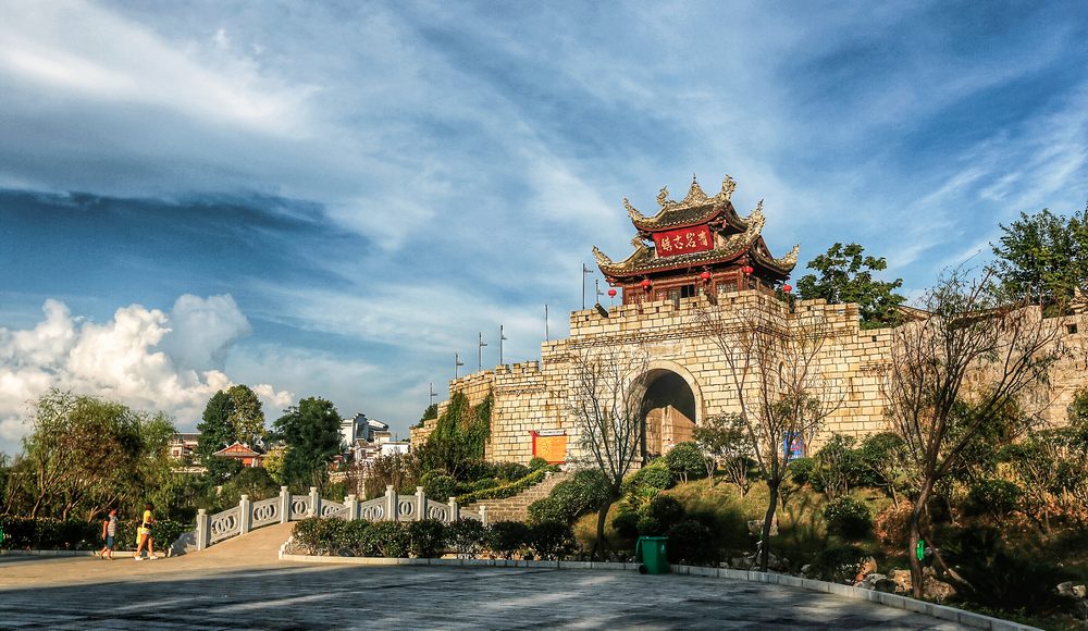 《古鎮新貌》。梁國同攝