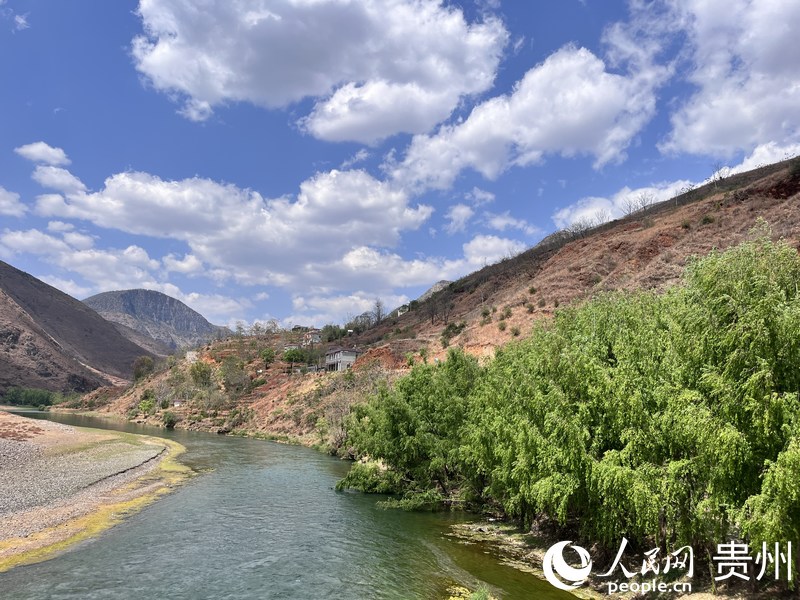 牛欄江畔一隅。人民網 陳潔泉攝