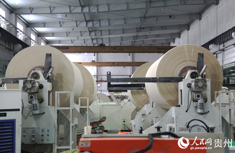 以竹造紙。人民網 龍章榆 攝