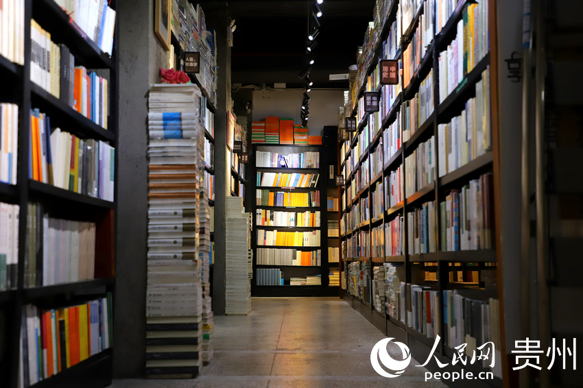 “也閑書局”一角。人民網 顧蘭云攝 