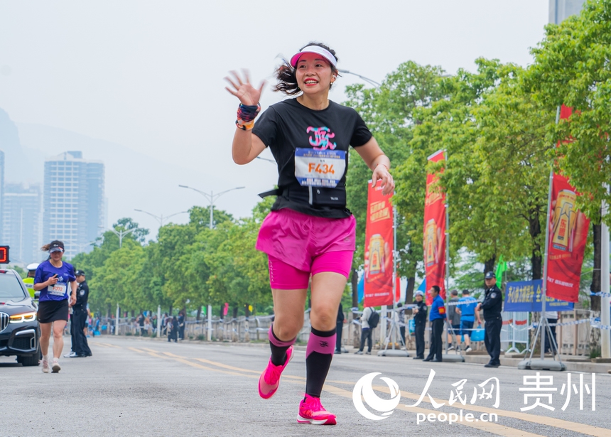 選手正在比賽中。人民網 陽茜攝