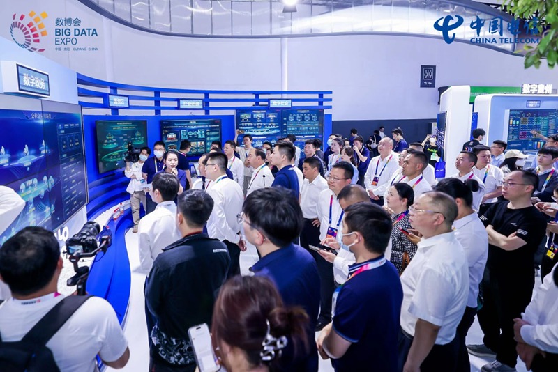 中國電信攜“云”精彩亮相2023數博會。