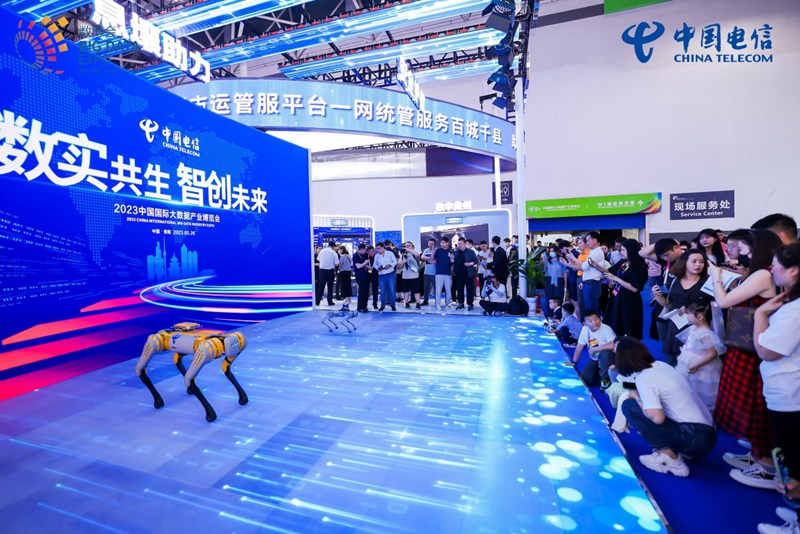 中國電信攜“云”精彩亮相2023數博會。