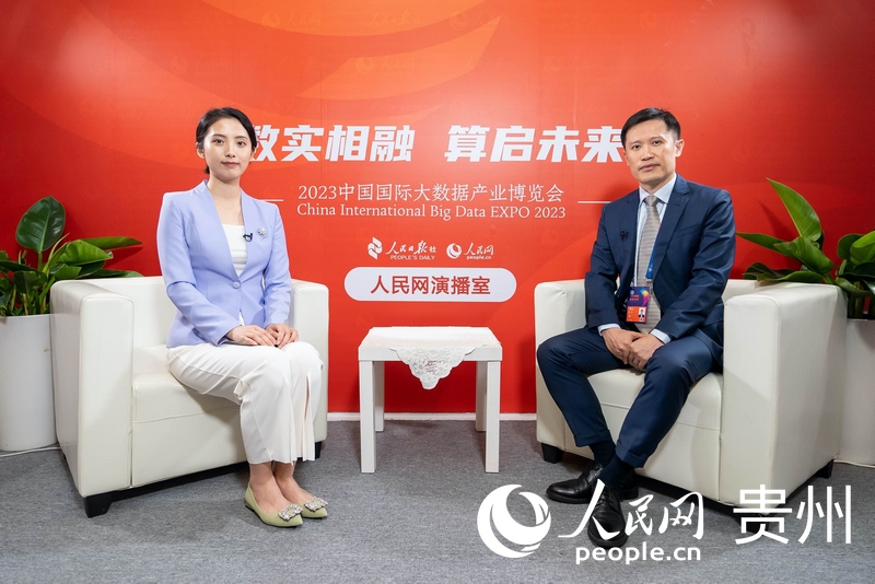 中國移動貴州公司副總經理李偉接受人民網專訪。人民網記者 涂敏攝