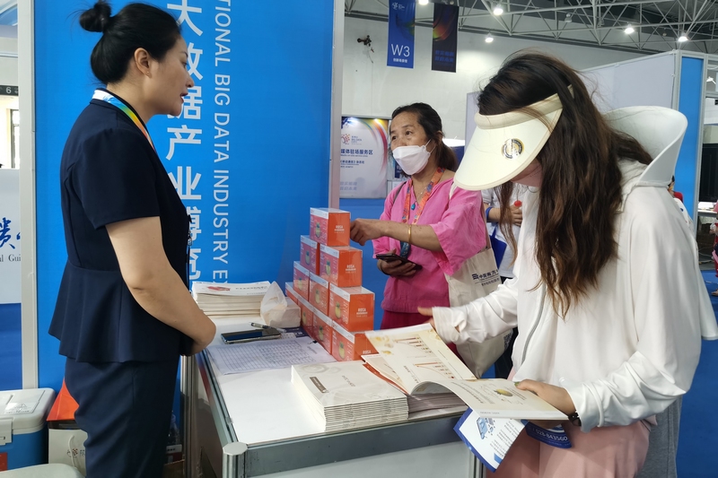 貴州刺梨黔多多亮相2023數博會。