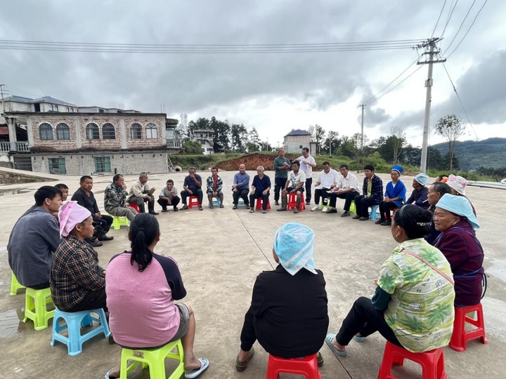 壩壩會引導群眾樹新風。