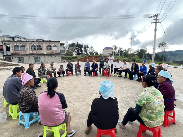 壩壩會引導群眾樹新風。