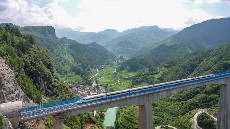 貴南高鐵貴州段進入運行試驗階段。龍建睿攝