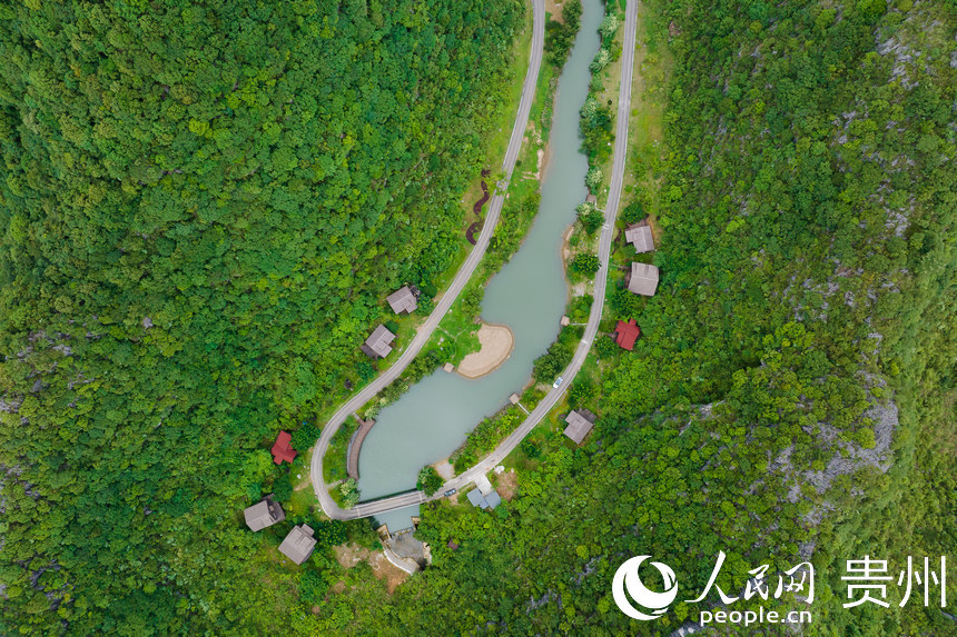 6月28日拍攝的景區度假酒店。人民網記者 涂敏攝