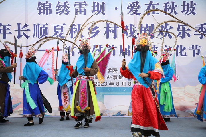 民族戲曲表演。