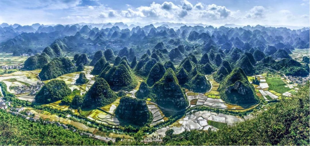 黔西南萬峰林。