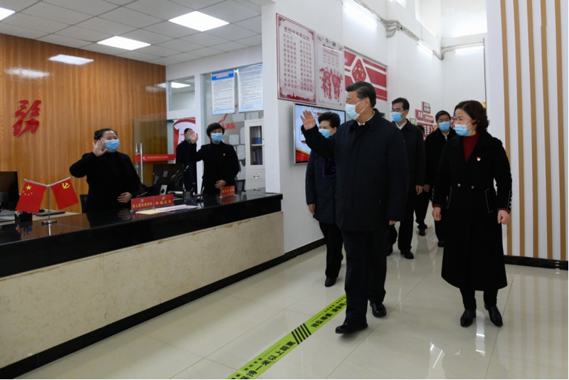 2021年2月3日至5日，中共中央總書記、國家主席、中央軍委主席習近平來到貴州考察調研，看望慰問各族干部群眾，向全國各族人民致以美好的新春祝福。這是4日下午，習近平在貴陽市觀山湖區金陽街道金元社區考察開展便民服務、加強基層黨建工作情況。 新華社記者 李學仁 攝