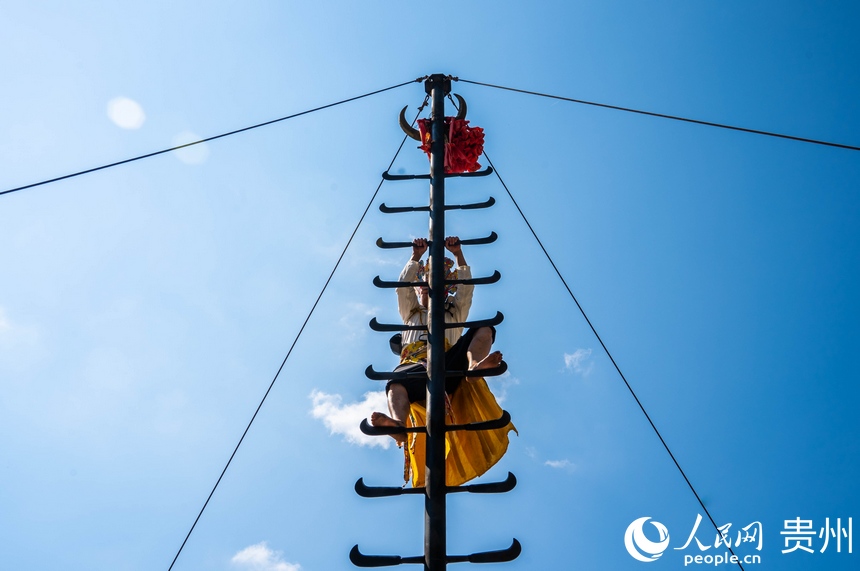 民族特技表演。人民網 陽茜攝