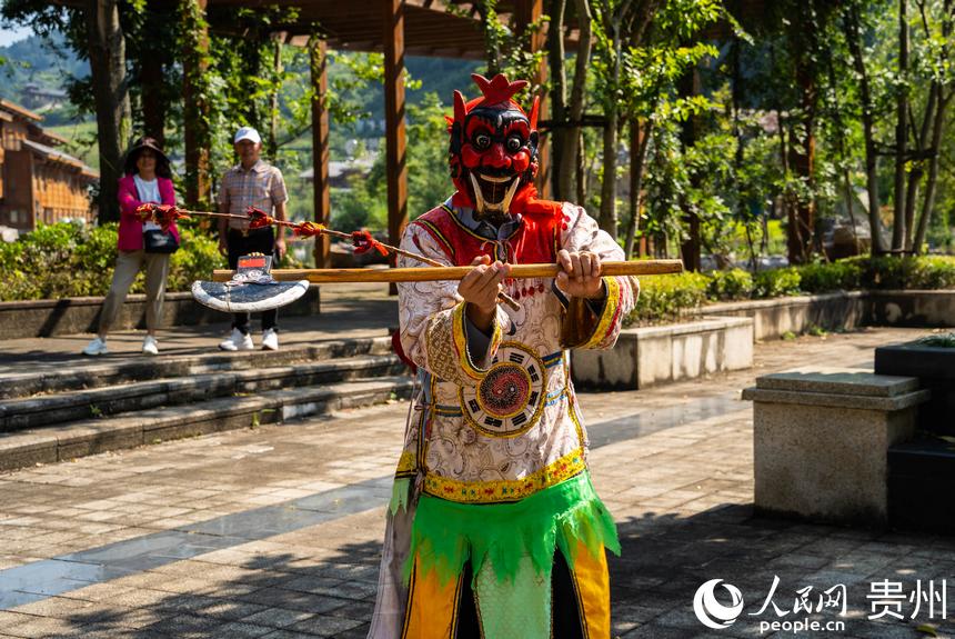 儺戲展示。人民網 陽茜攝