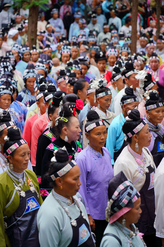 村民在“爬坡節”現場跳蘆笙舞。楊武魁攝