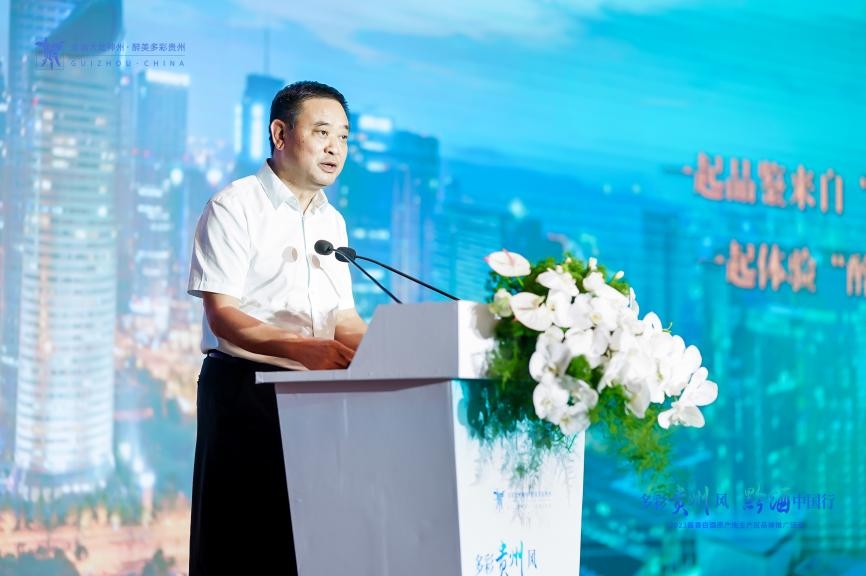 遵義市人大常委會副主任杜富川發言。