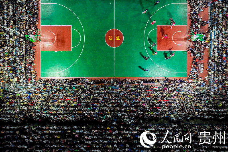 7.航拍貴州臺江縣臺盤“村BA”現場。人民網記者 涂敏攝