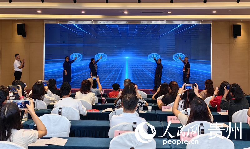 “微影黔行——大學生思政教育文化平臺”正式啟動。人民網 李麗萍攝