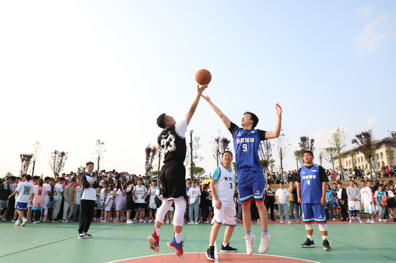 教職工籃球賽。趙爽攝