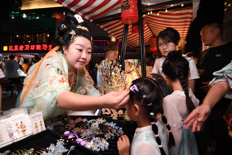 曹狀元街改造后“煙火氣”十足。趙松攝