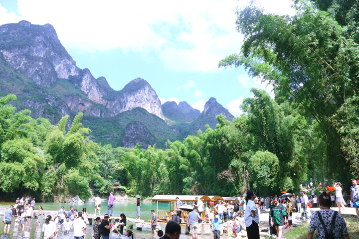 大小井風景區人山人海。