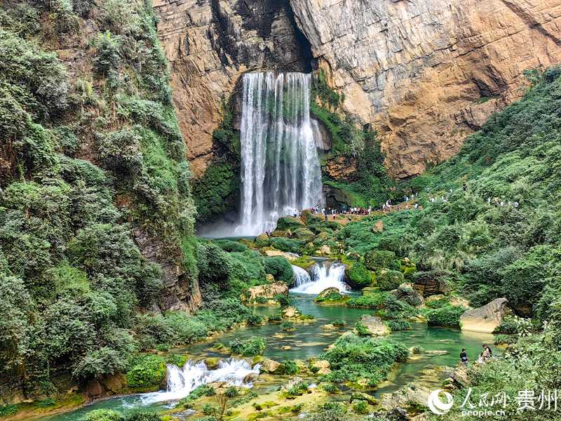 羊皮洞瀑布。人民網 李永馨攝